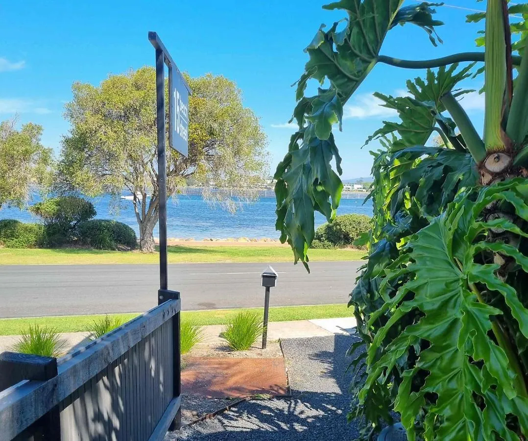 The Beach Shack On Beach Street Merimbula Lejlighed